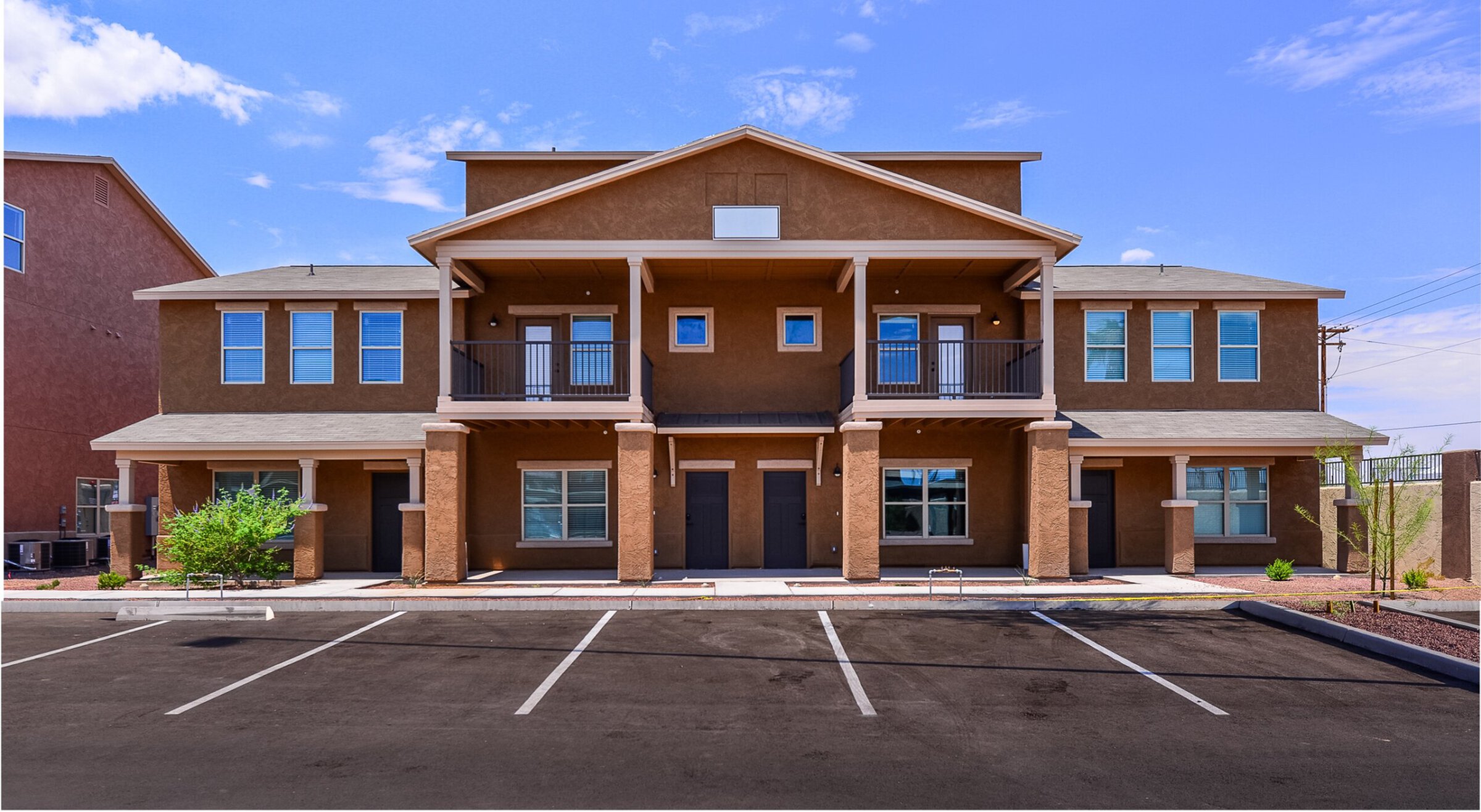 exterior of tucson student apartments